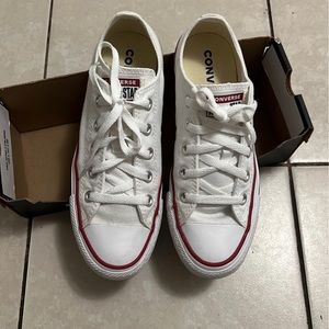 Women’s optical white converse size 6